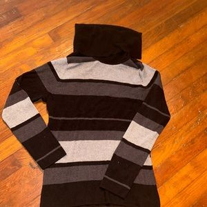 XL cozy black turtleneck with gray stripes
